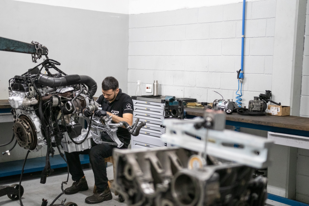 JP Motores especialistas em motores diesel, troca de óleo.